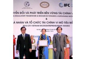 Công nhận cá nhân và tổ chức tài chính vi mô tiêu biểu 2015