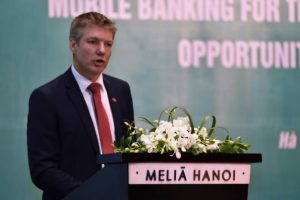 Tọa đàm “Dịch vụ ngân hàng qua điện thoại di động cho người nghèo và phụ nữ Việt Nam – Cơ hội và thách thức”