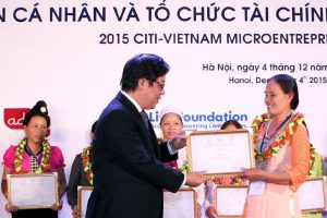 Công nhận cá nhân và tổ chức tài chính vi mô tiêu biểu 2015